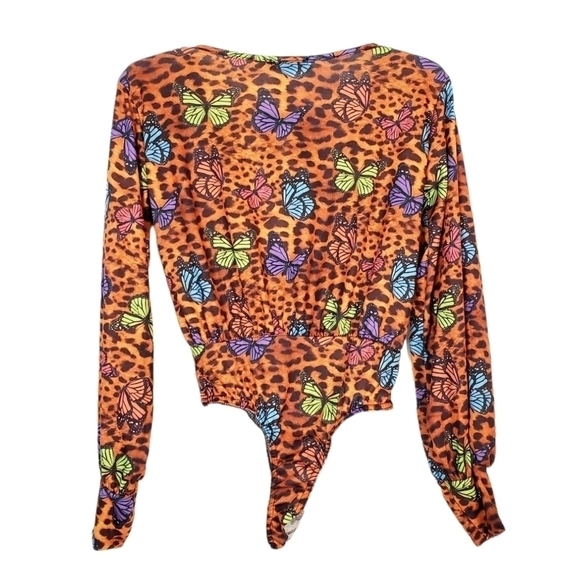 PRETTYLITTLETHING Multi Jersey Butterfly Printed Plunge Bodysuit - Picture 3 of 7